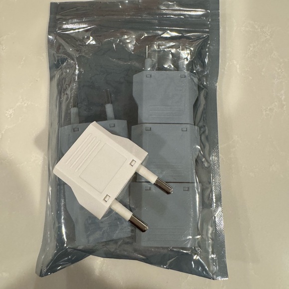 EUROPEAN PLUG ADAPTERS PACK OF 6. 125v/250v - Picture 1 of 3